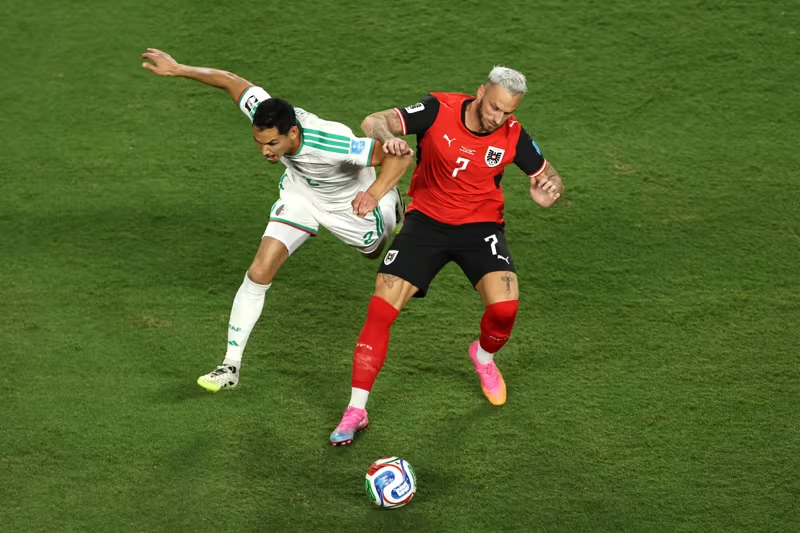 Mahrez lập cú đúp trước Áo 