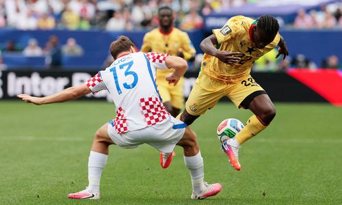 Hết hiệp 1 với kết quả chung cuộc 1 - 0