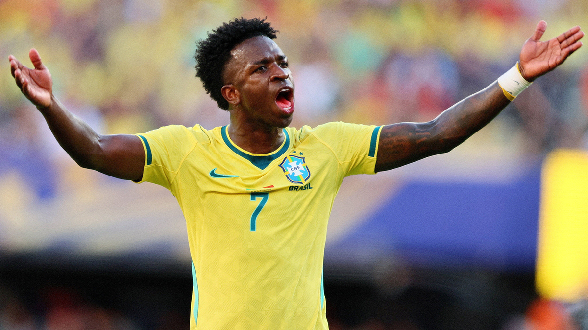 Vinicius tỏa sáng với cú đúp bàn thắng